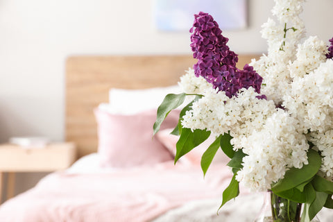 Beautiful-lilac-flowers-in-bedroom