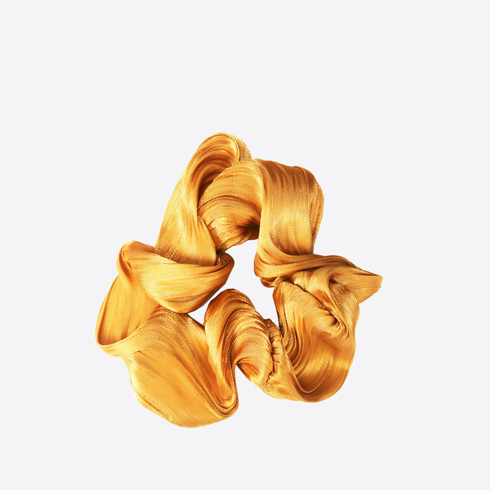 Se Sistie Scrunchie - guld hos urbancph.com