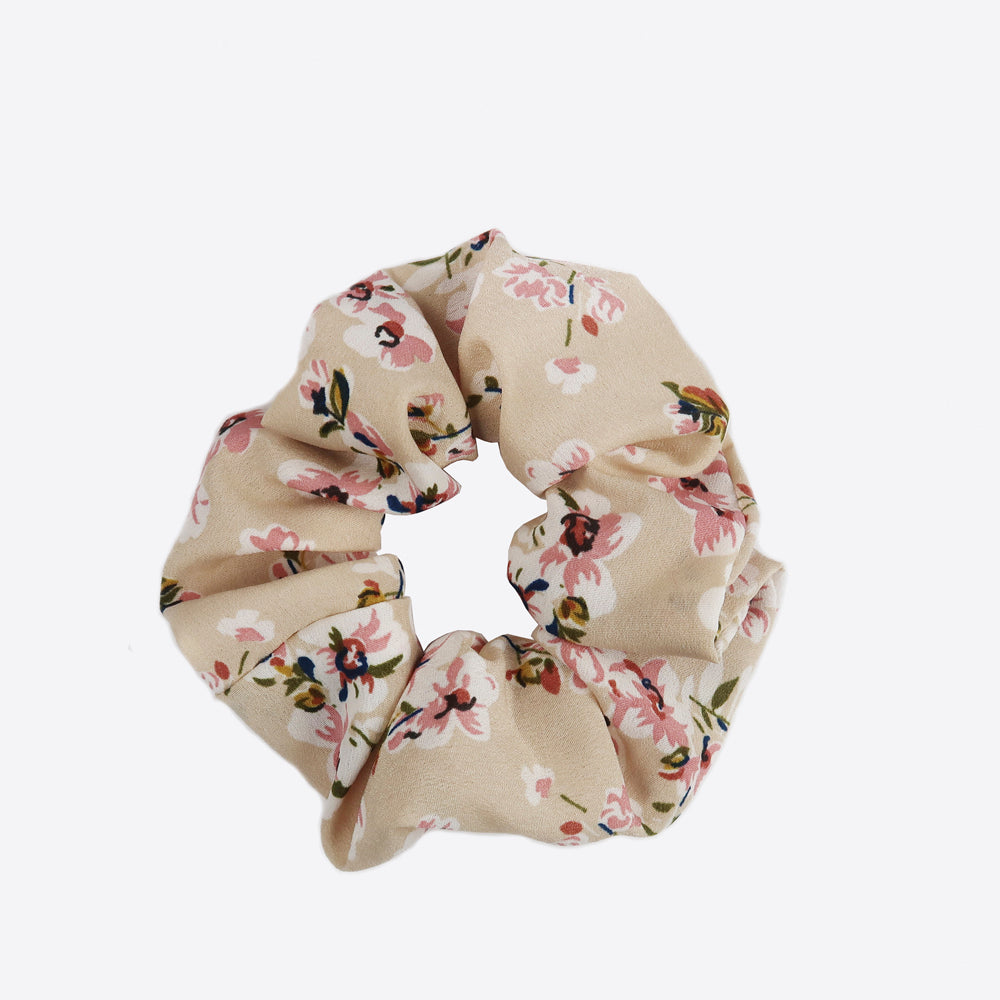 Billede af Sistie Scrunchie i cremefarve med blomster på