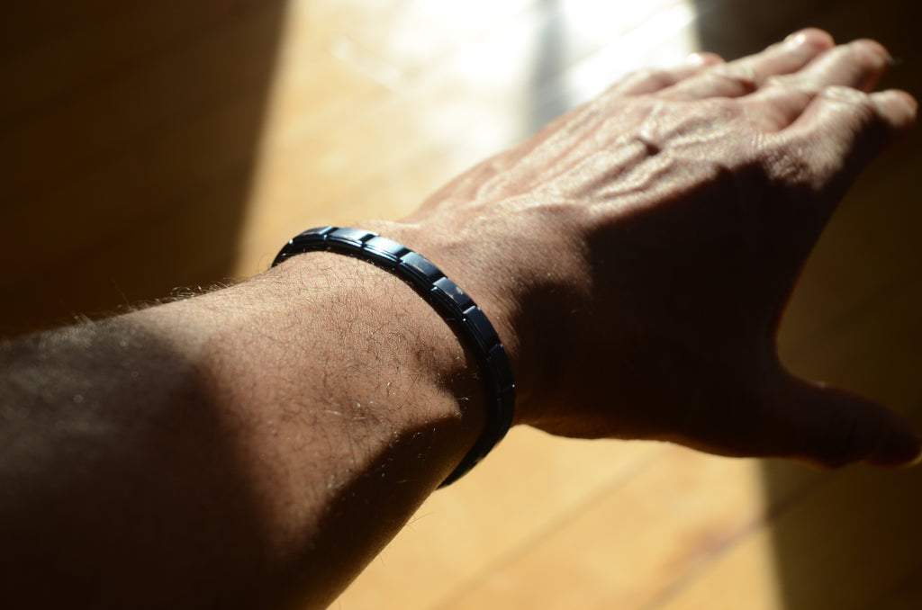 Magnetic bracelet for joint health