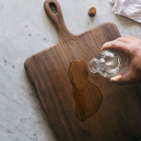 Maintaining wooden cutting boards vs plastic cutting boards