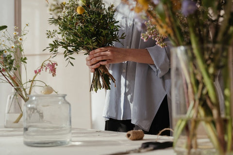 Spring decor: making a wildflower centrepiece