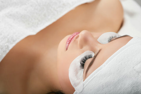 What Are Hybrid Lash Extensions?