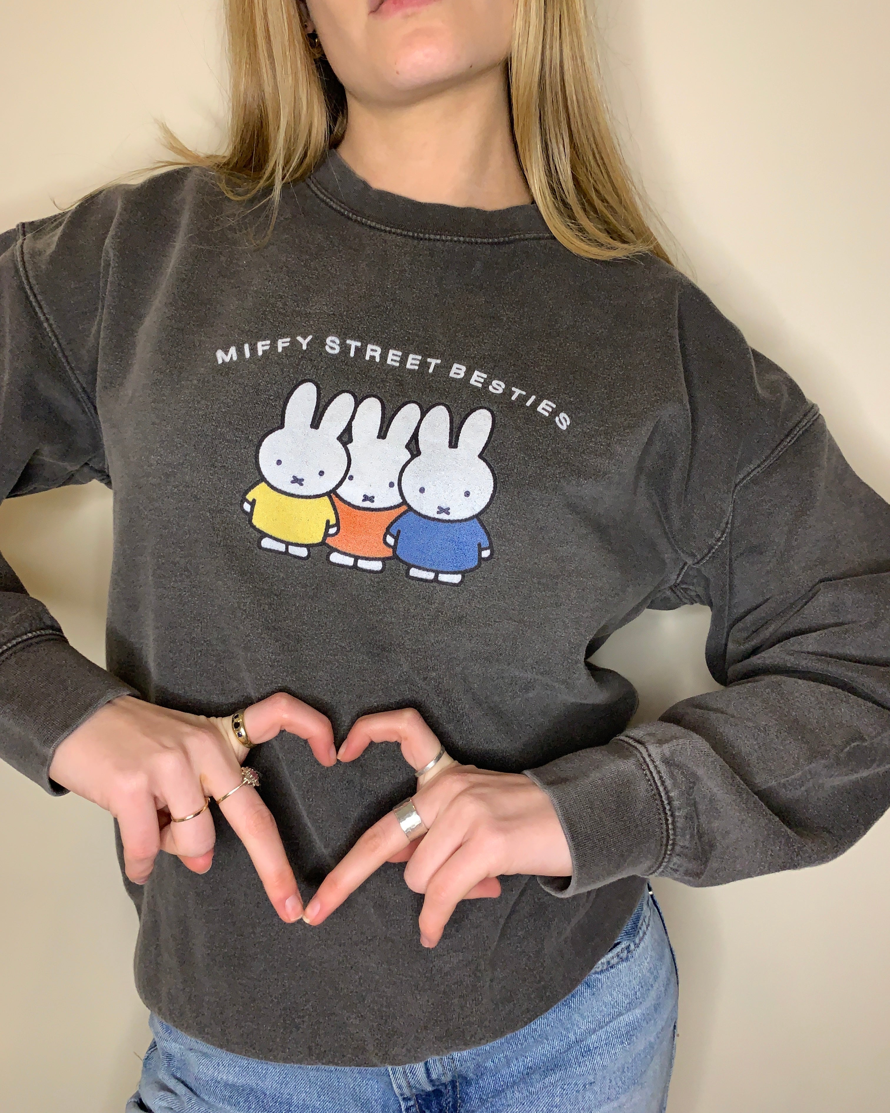 MIFFY X DAISY STREET SWEATSHIRT WITH MIFFY STREET BESTIES GRAPHIC