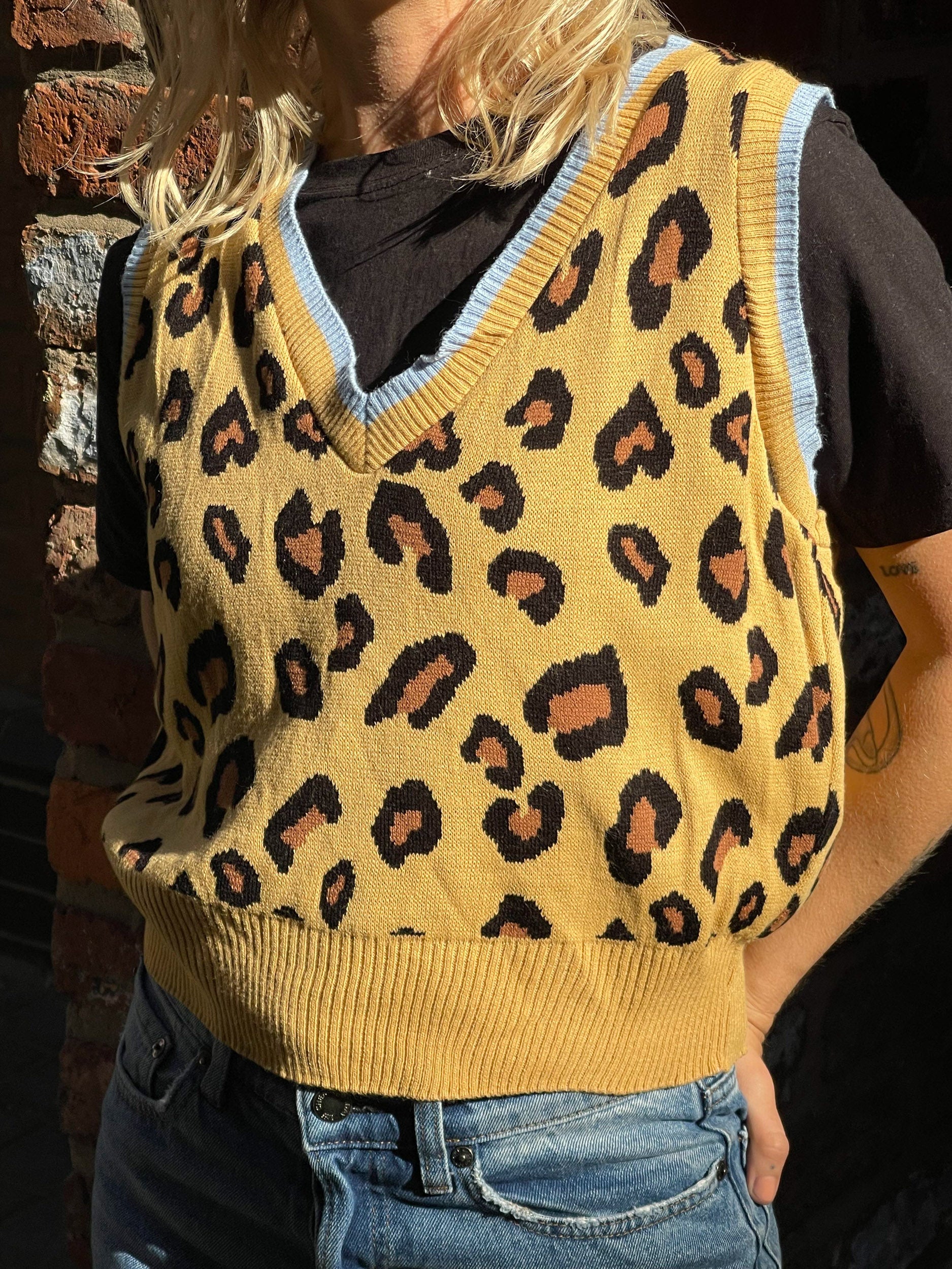 Daisy Street Cropped Contrasting Leopard Print Knitted Vest