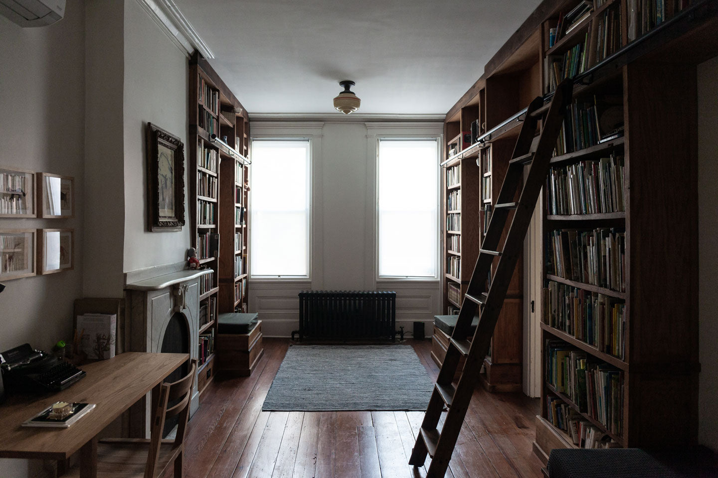 Peg and Awl House Library | Photograph by Rikumo