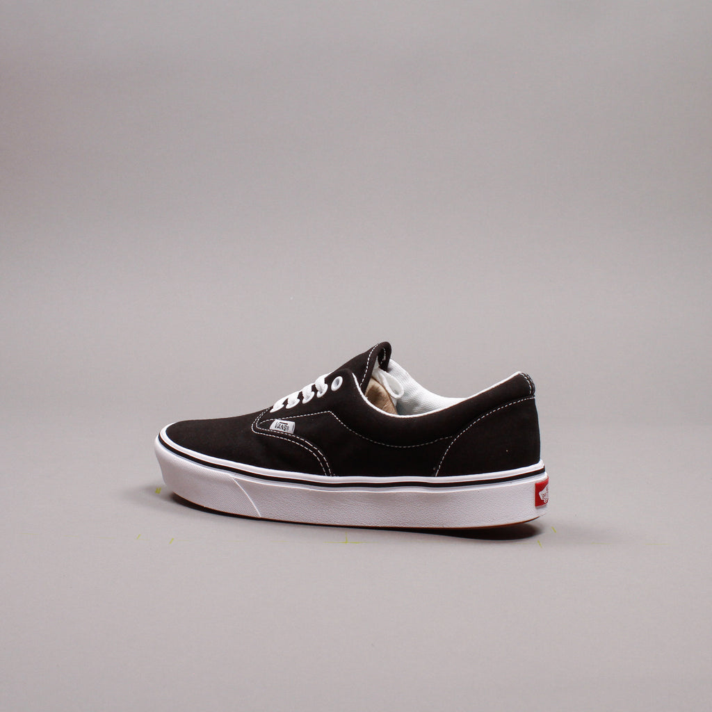 vans era classic black white