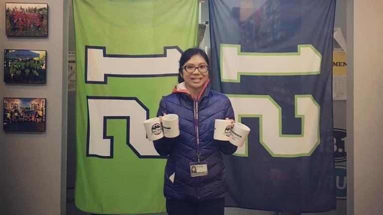Huong Le with Holiday Challenge Prize Mugs