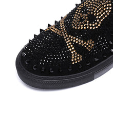 Cargar imagen en el visor de la galería, Mocasines lujo diamantes hombre remaches y calavera. 38-46