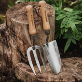 Kent & Stowe Capability Trowel, Compact and Multi-Functional Garden Trowel  with Serrated Edge and Hammer, Classic All Year Round Garden Tools Made  from Stainless Steel and Ash Wood : : Garden