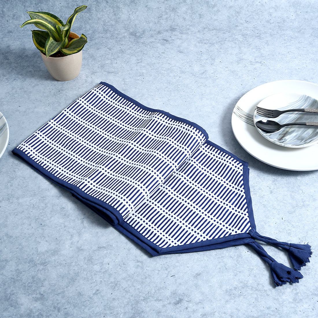 Como Table runner - Blue