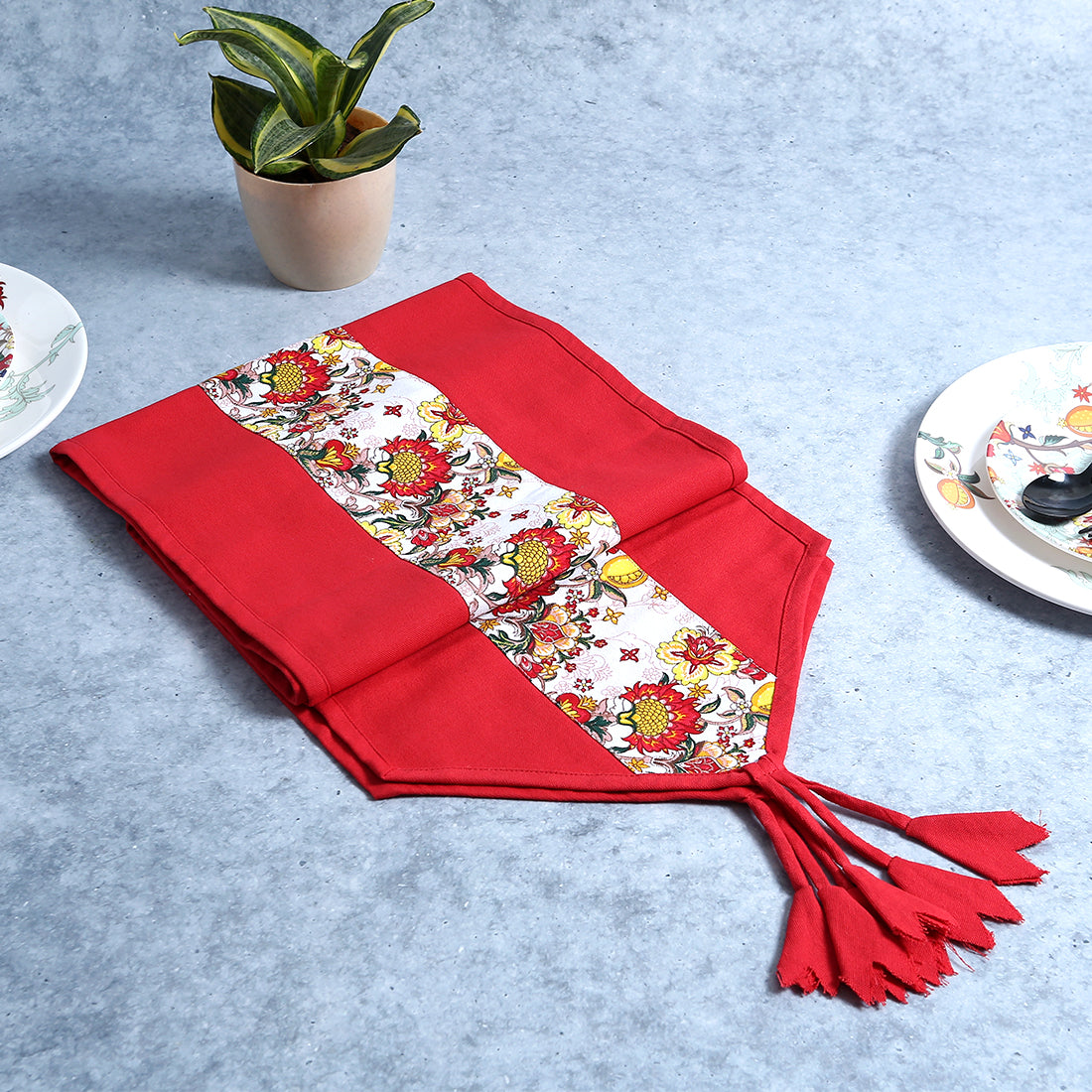 Como Table runner with floral print - Red