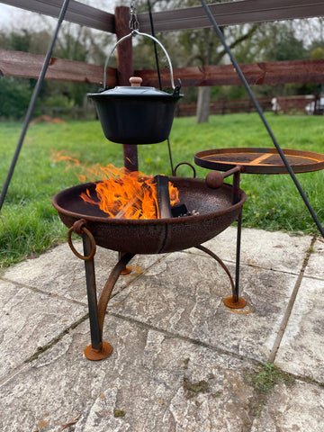 kotlich and firepit for cooking on wood