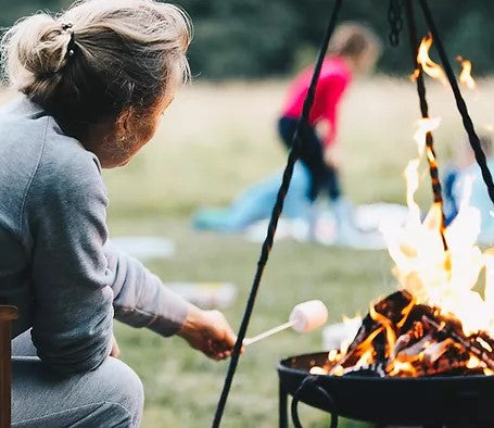 roasting marshmallows on campfire outdoor cooking
