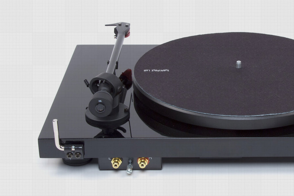 6 Reasons Why You Should Consider the Pro-Ject Debut Carbon