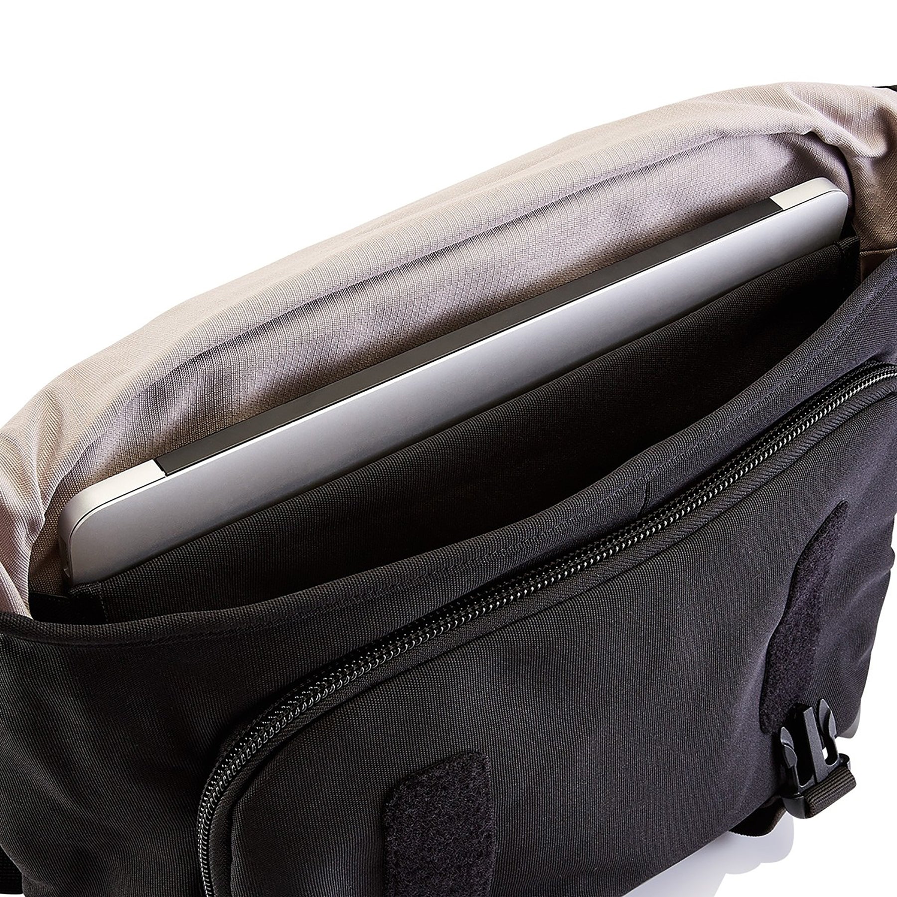 crumpler chronicler messenger bag