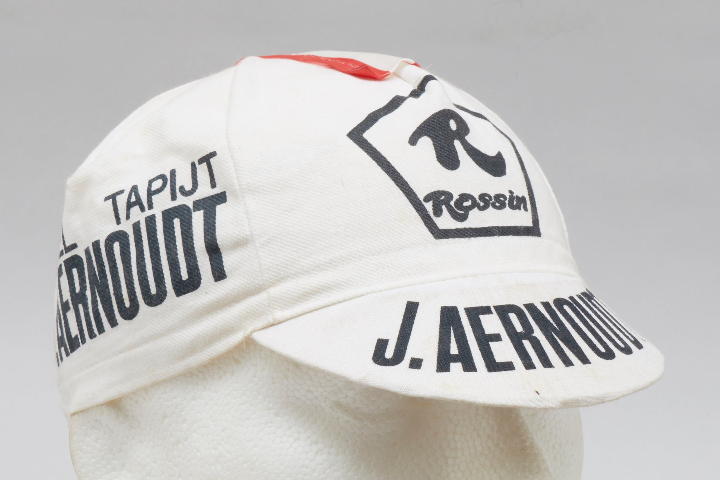 Jacky Aernoudt - Meubelen - Rossin c.1983 NOS Vintage Italian Cotton Cycling Cap - Pedal Pedlar - Buy New Old Stock Clothing