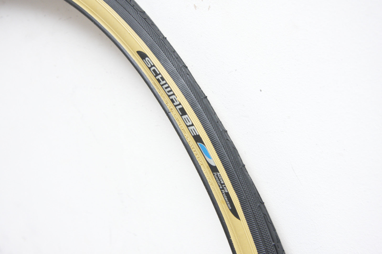 Schwalbe HS180 Bicycle Tyre in Gumwall - Pedal Pedlar
 - 1