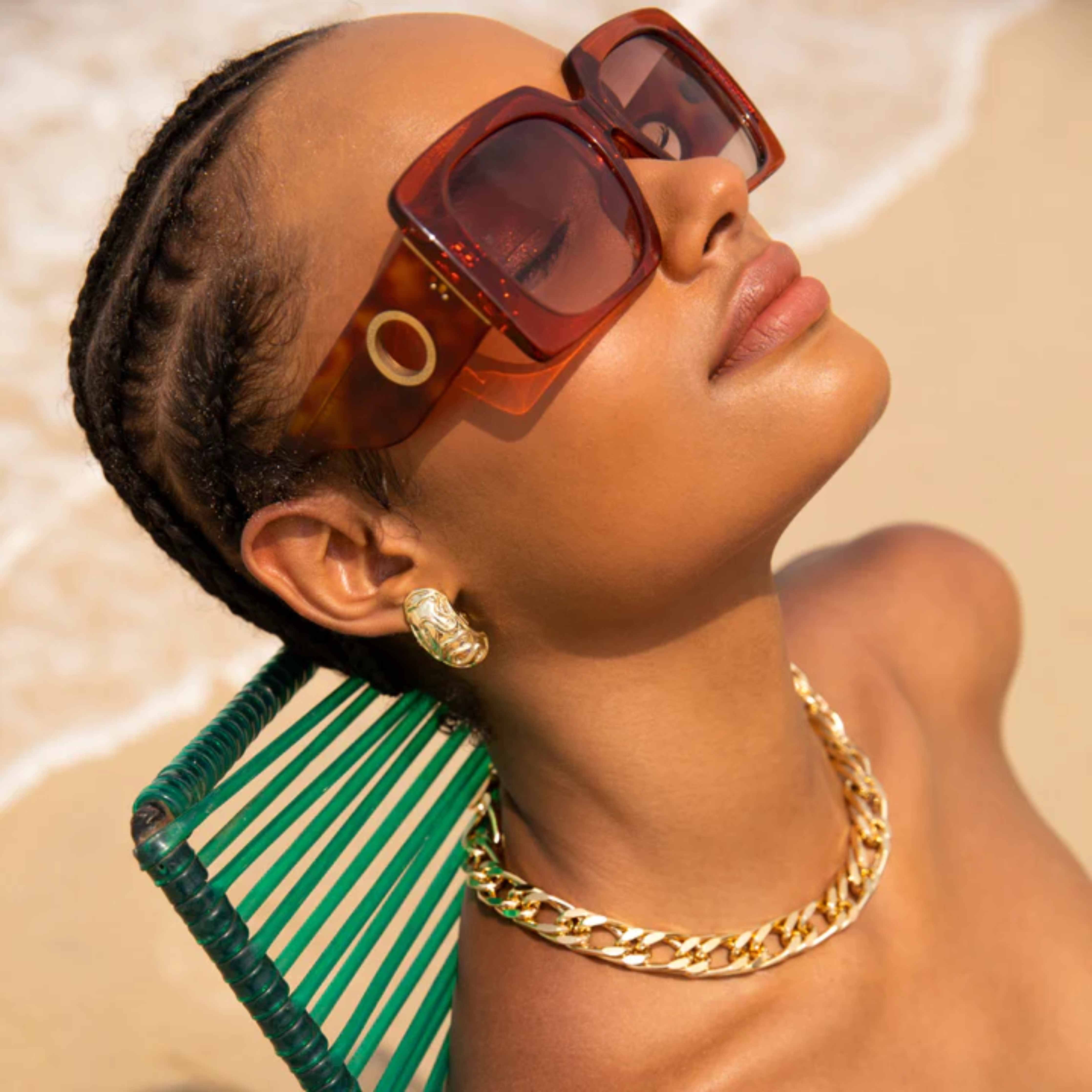 Linda Farrow Sunglasses: A Fusion of Glamour and Luxury – eye-oo.com