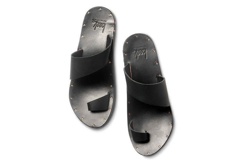 FINCH Black Toe Ring Sandal | beek