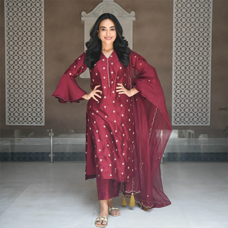 Surbhi Jyoti Beautiful Actress Modeling for Reliance Jewels. - video  Dailymotion