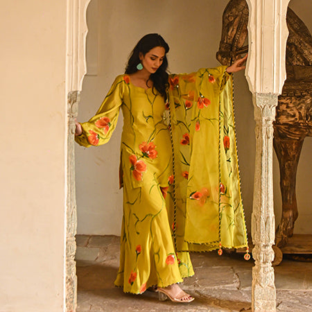 PARI_HANDPAINTED_SUIT_SET