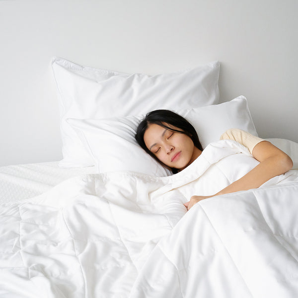 Girl sleeping under white TENCEL™ Lyocell Duvet