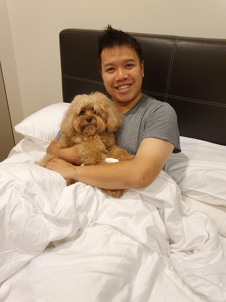 Weavve Home Chef Han Li Guang with his dog on Weavve 100% Cotton Sateen Bed Sheets