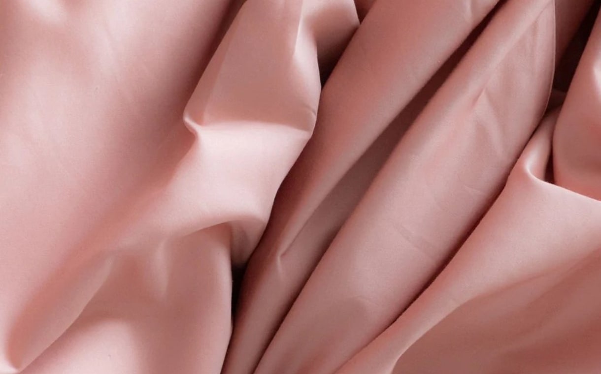 closeup of Weavve's pink cotton bedsheets