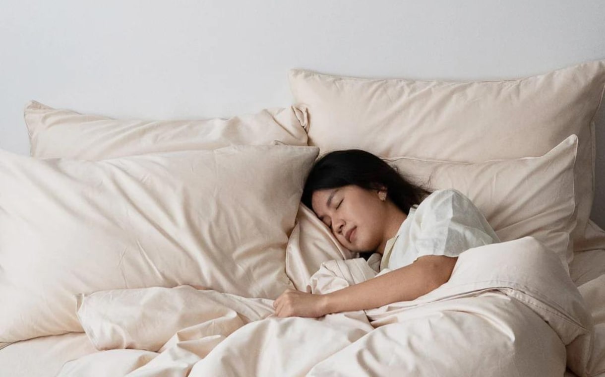 woman sleeping on bed dressed in weavve's cotton sheets