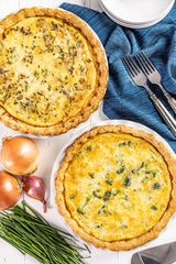 Gebruik hierdie basiese quiche-resep as die basis vir al jou gebakte eierskeppings! Gevul met donsige eiers, gesmelte kaas, en met baie meng-en-pas byvoegings, kan jy nie verkeerd gaan nie.