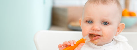 Tips and guidelines to your baby’s feeding milestones and introducing solids