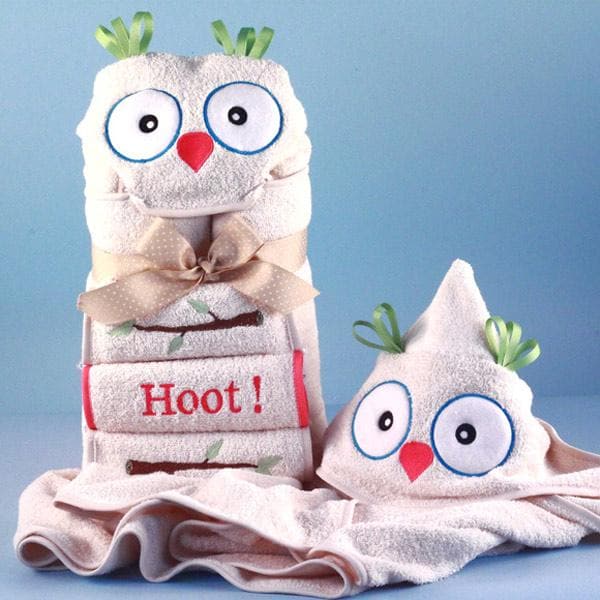 Personalized It&#039;s a Hoot Hooded Baby Towel (Pink)