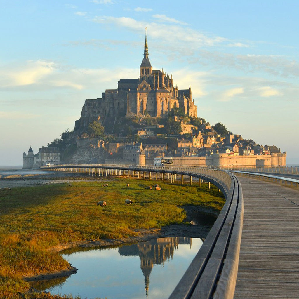 Замок Мон-сен-Мишель во Франции памятники в нём