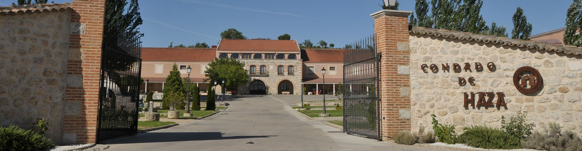 Condado de Haza Winery Entrance & Gateway