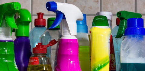 Colourful cleaning agents