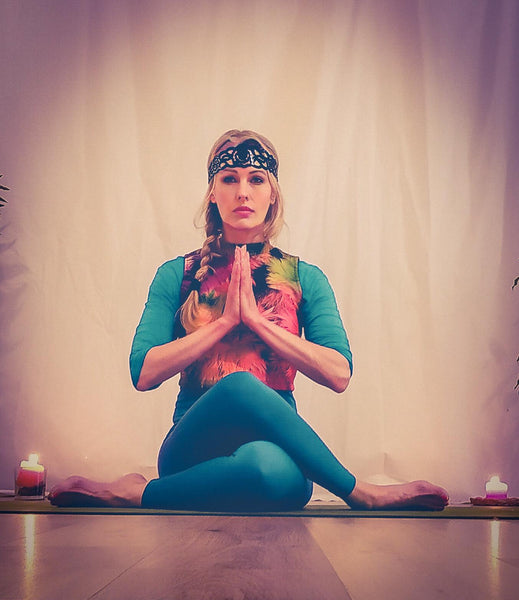 Alissa insegna Vinyasa Yoga ad ashoka yoga e mndfulness a roma pigneto