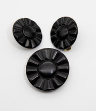 Load image into Gallery viewer, Vintage Signed Ginnie Johansen Bakelite-Like Pin &amp;Earrings Set - JD10608
