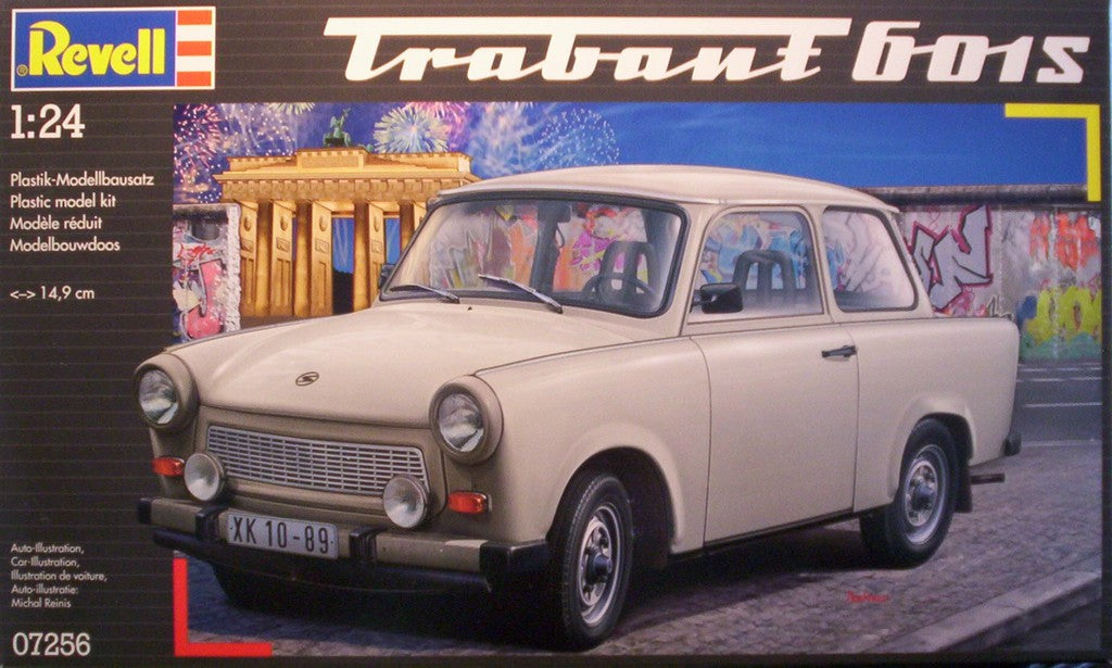 Revell 67713 Coffret Maquette Voiture Trabant 601S avec accessoires de base  - 1/24