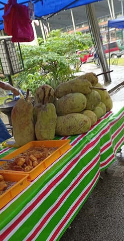 Kampung Baru Night Market deep fried cempedak. Photo by Nur 379