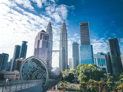 The Saloma Link Bridge and KLCC during the day. Photo by Pok Rie.