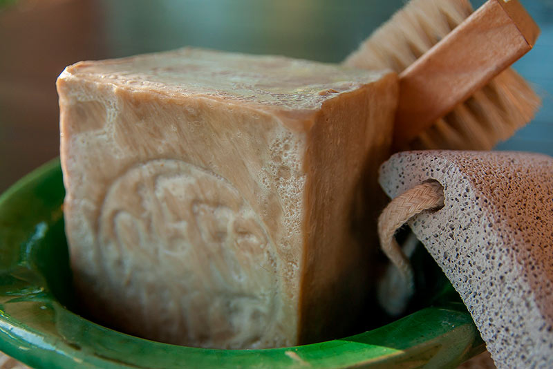 Properties of Aleppo soap and recipe to make it at home