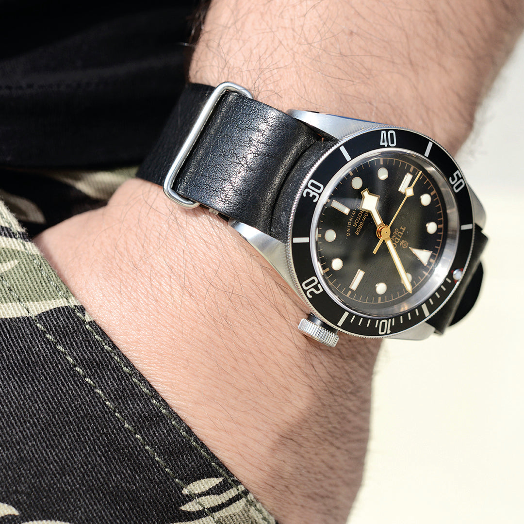 BS-Strap-Guide-Tudor-Black-Bay-Black-03