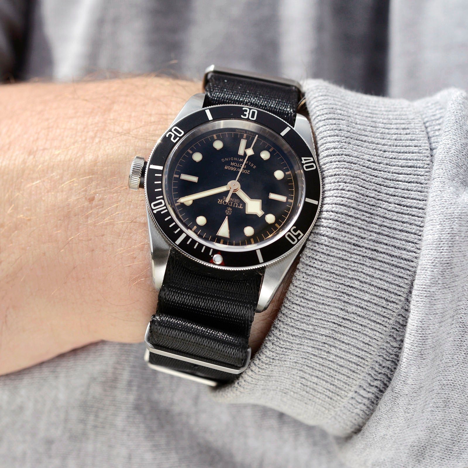 BS-Strap-Guide-Tudor-Black-Bay-Black-04