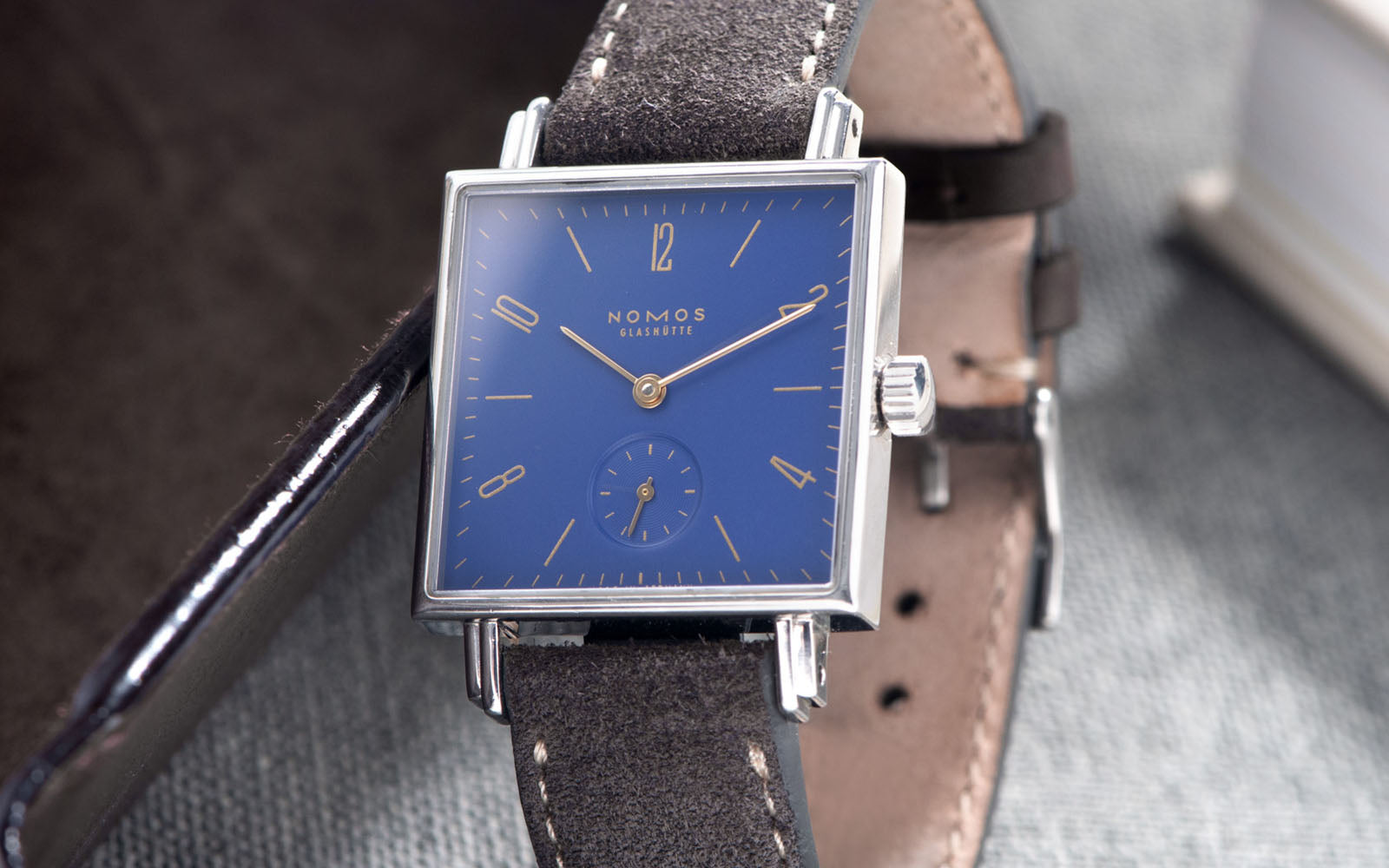 Bulang and Sons_Strap Guide_Nomos Tetra Nachtijall Blue_Banner