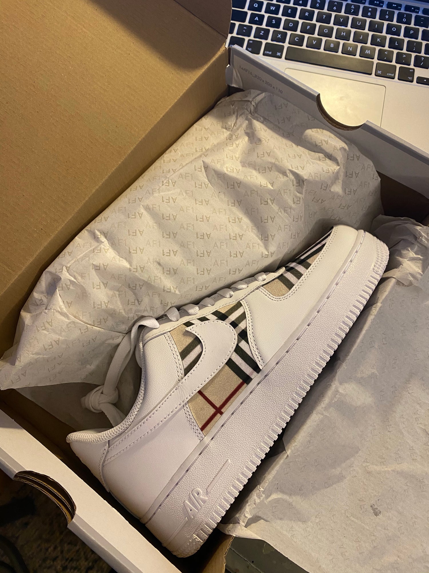 nike burberry shoes