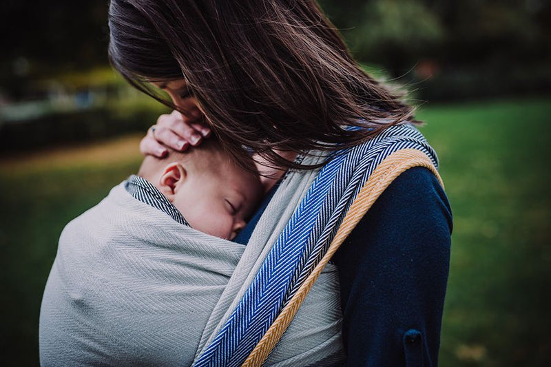 新生児から密着した縦抱き抱っこで使えるベビーラップ｜ディディモス公式ブログ