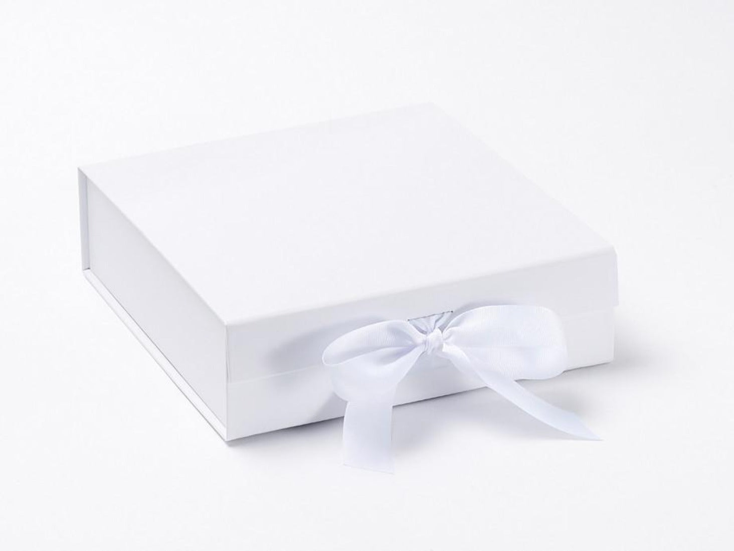 gift boxes with lids and ribbon