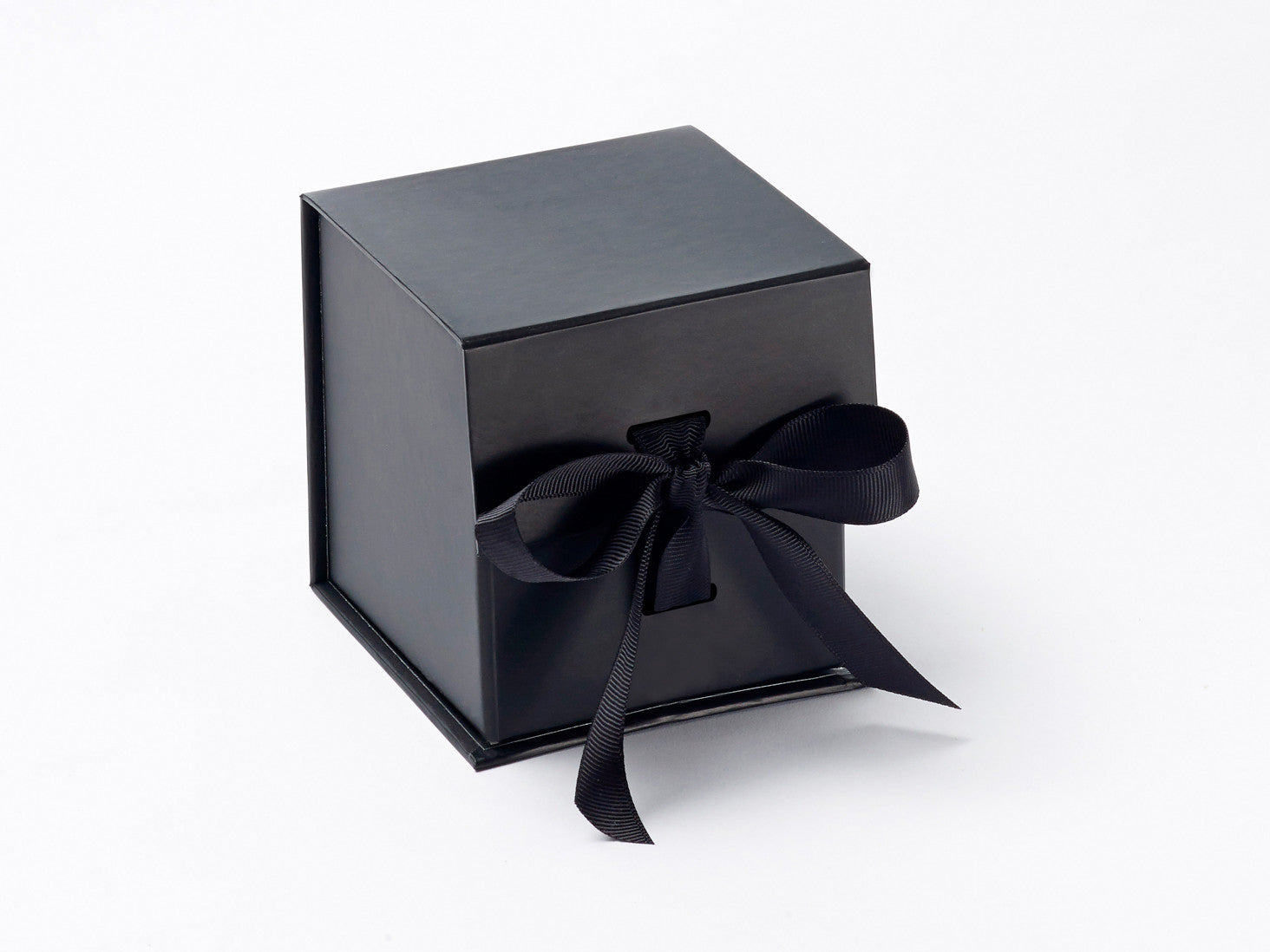 Подарок черного цвета. Черный подарок. Черная коробка. Черный ящик подарок. Коробка для кружки черная.