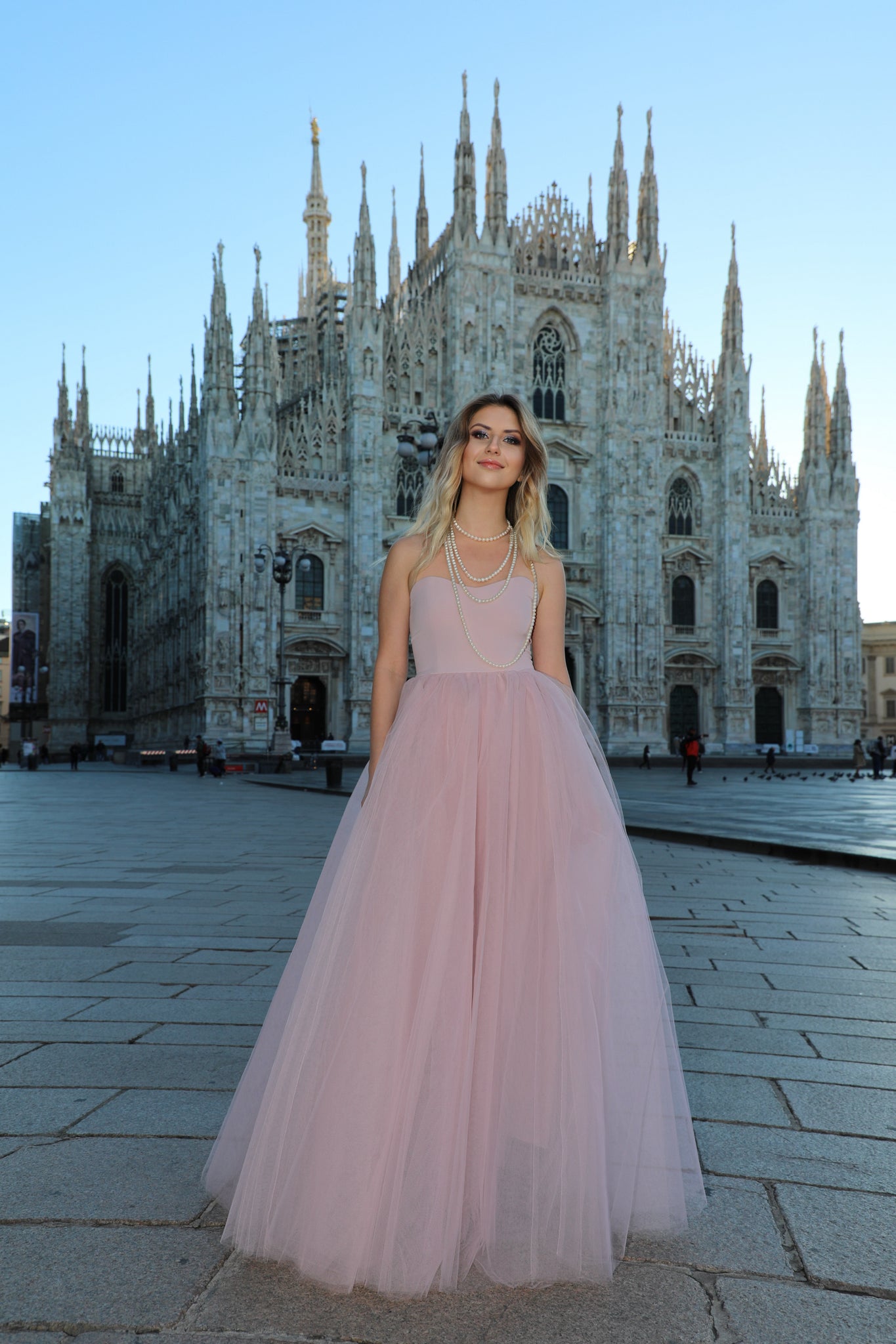 Italian Fashion Women - Who Is She?
